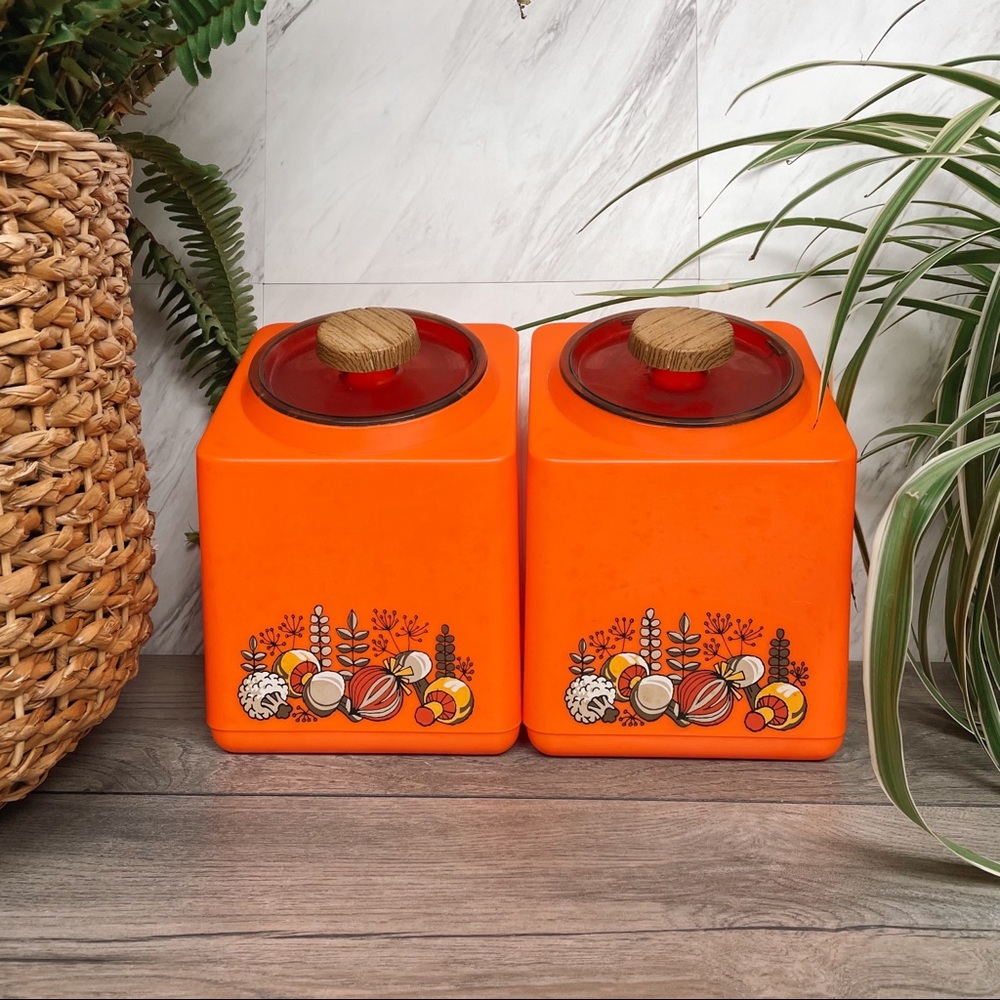 2 Vintage Rubbermaid 16 Cup Orange Canisters SOLD